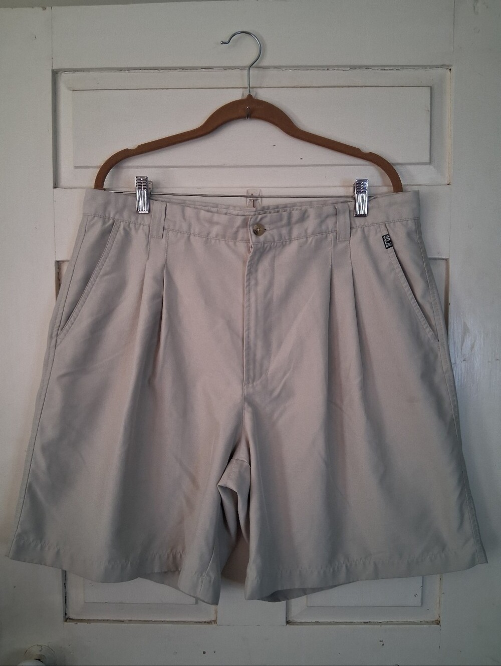 Columbia Men's Pleated Front 4 Pocket Golf Shorts in Light Khaki Vintage Sz 36